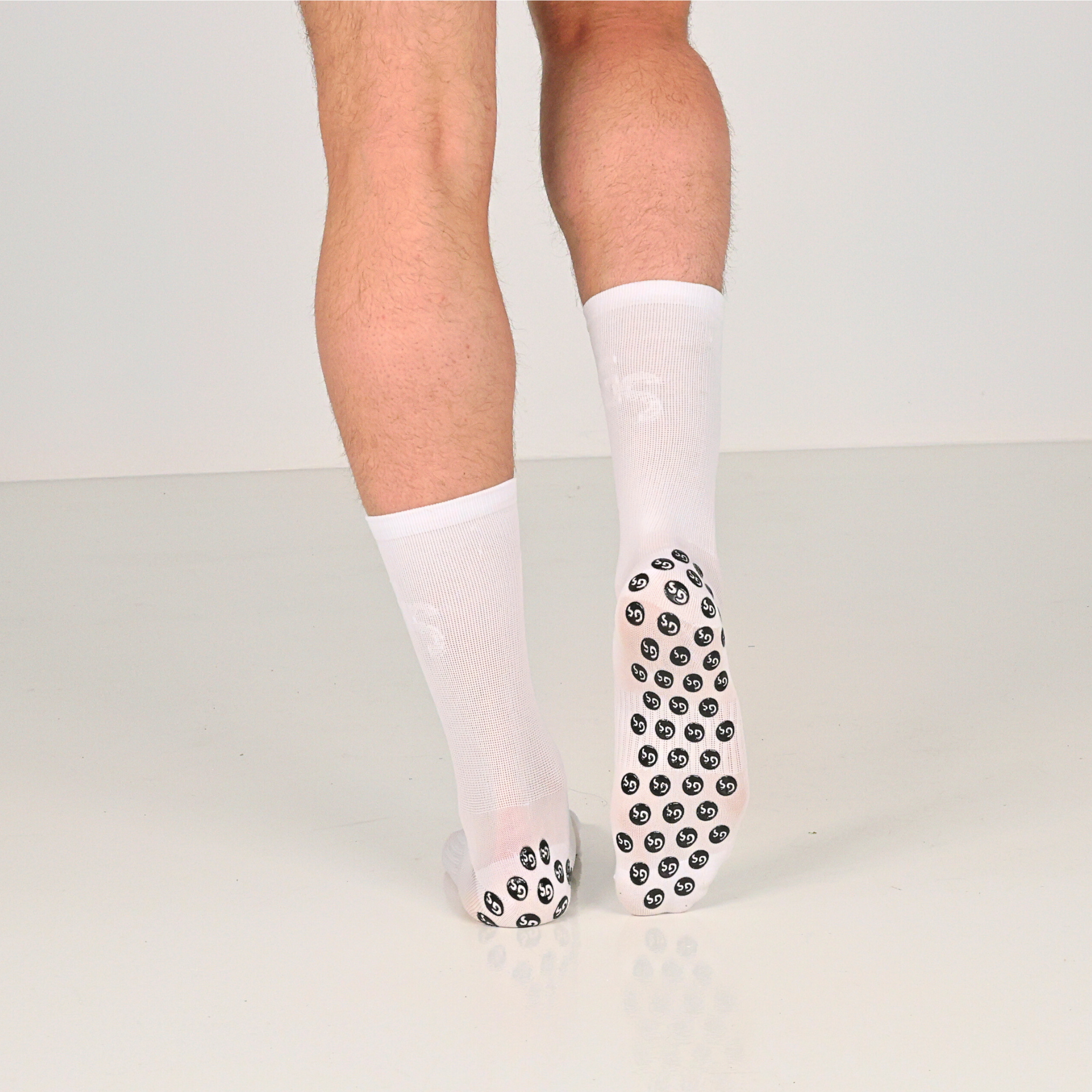 Tynne - Hvite gripsokker med hvit logo