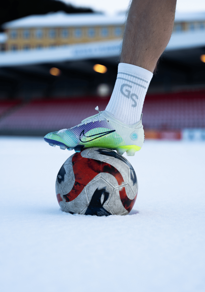 Hvite Ull gripsocks med grå logo︱VINTER 25/26 VERSJON - GSPERFORMANCE