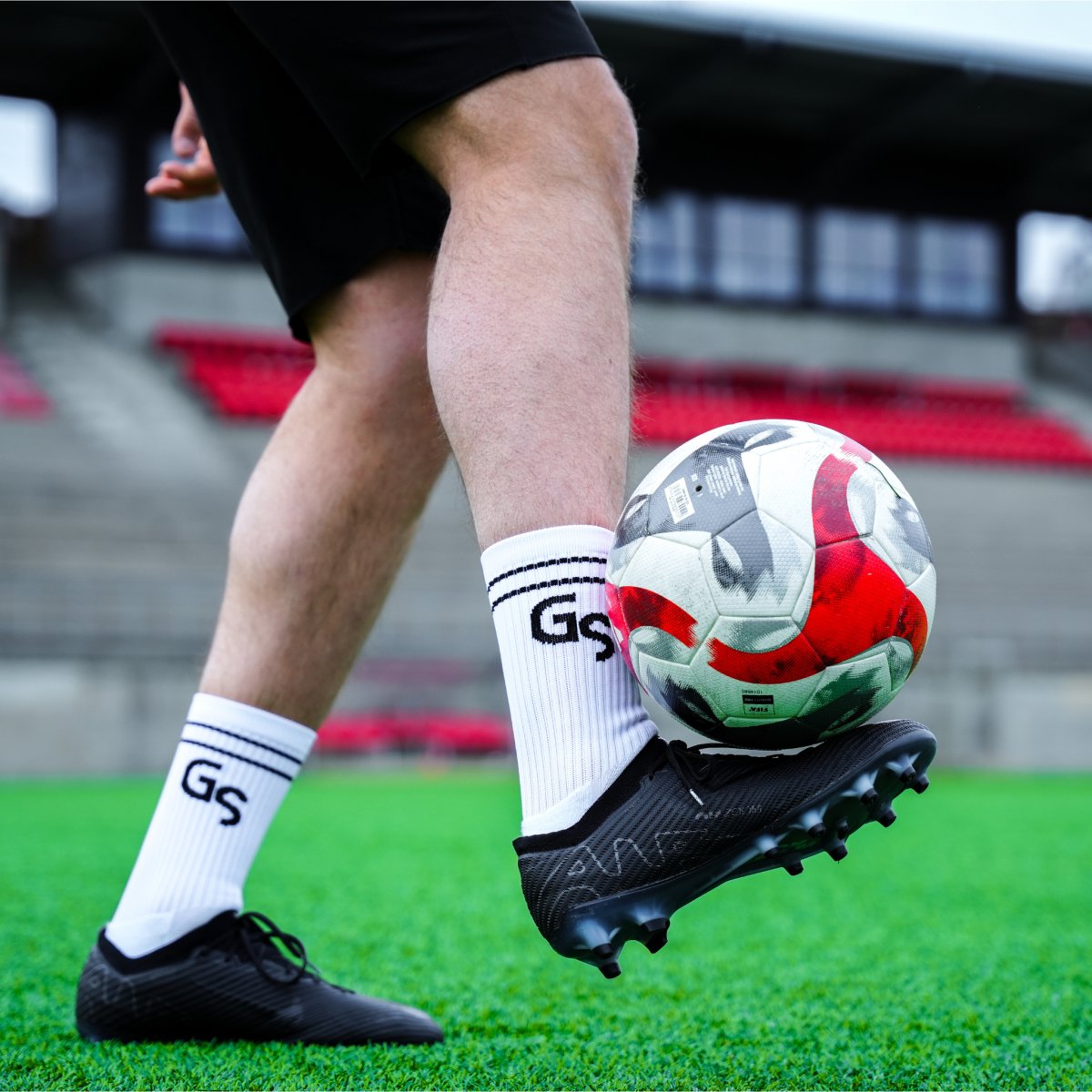 Standard - Hvite gripsokker med svart logo - GSPERFORMANCE