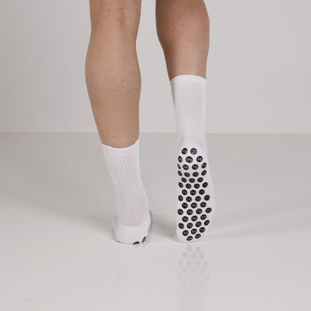 Hvite gripsokker med hvit logo - gripsocks.no