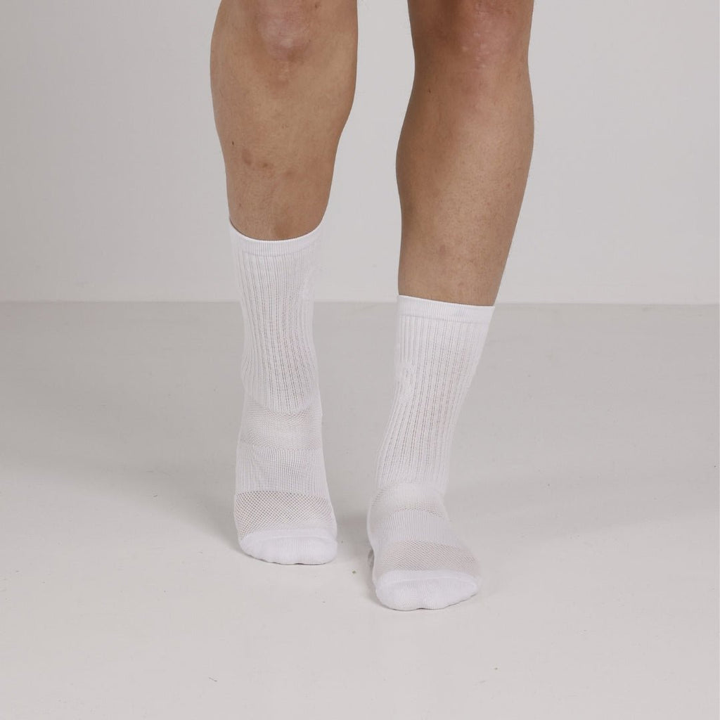 Hvite gripsokker med hvit logo - gripsocks.no