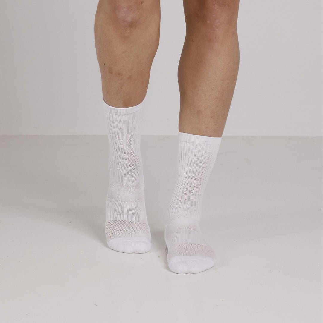 Hvite gripsokker med hvit logo - gripsocks.no